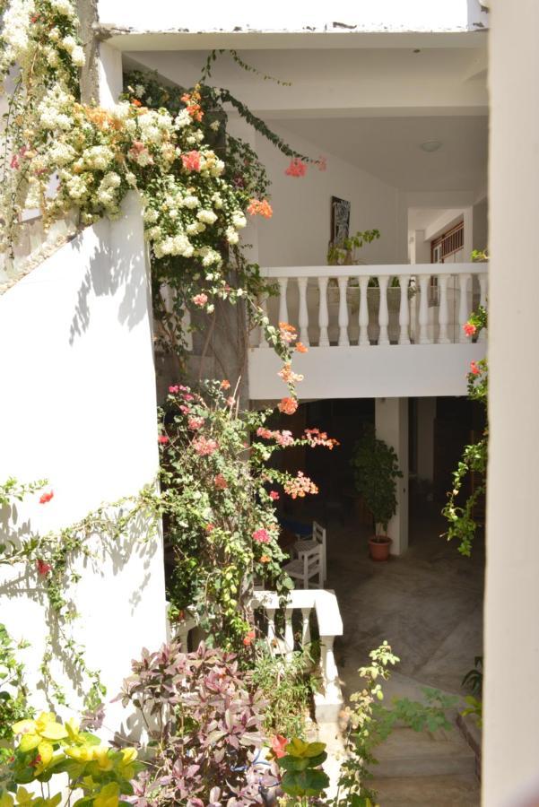 Residencial Che Guevara Bed&Breakfast Mindelo Esterno foto