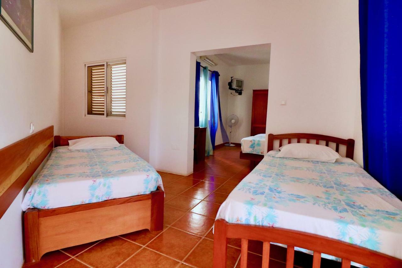 Residencial Che Guevara Bed&Breakfast Mindelo Esterno foto